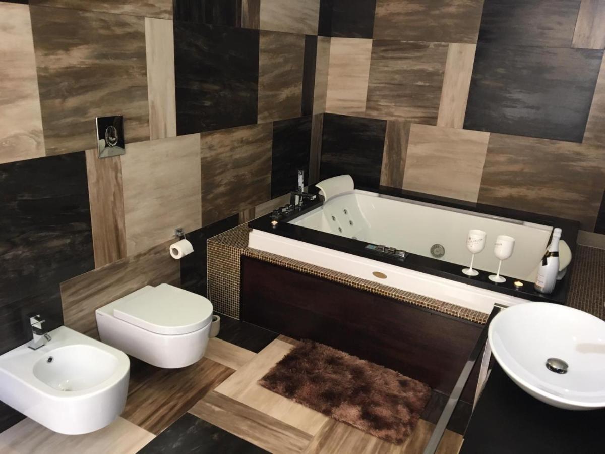 Donna Teresa Hotel Наполи Екстериор снимка