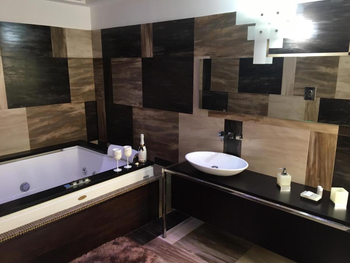 Donna Teresa Hotel Наполи Екстериор снимка
